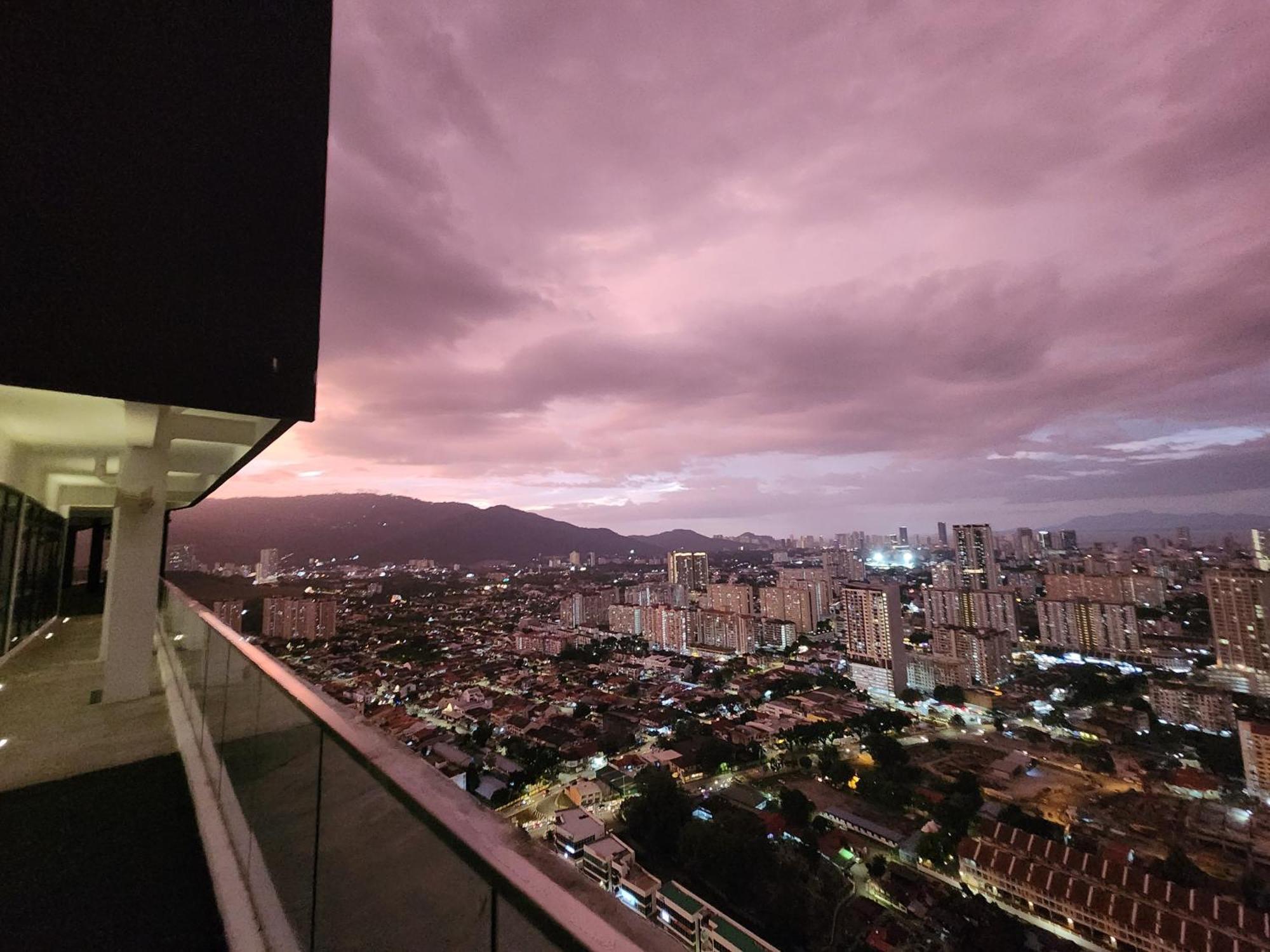 Urban Suites - Penang Jelutong Bagian luar foto