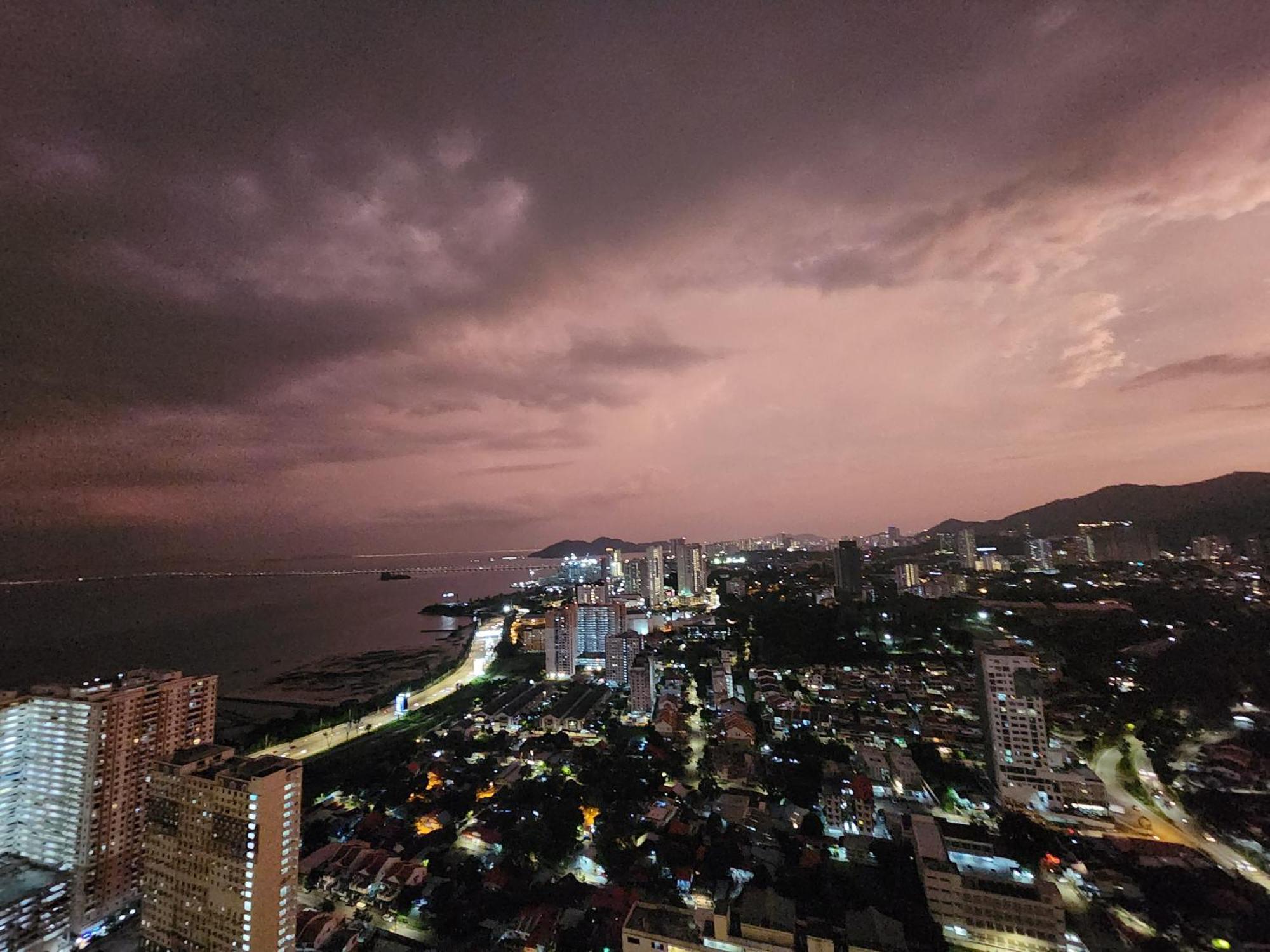 Urban Suites - Penang Jelutong Bagian luar foto