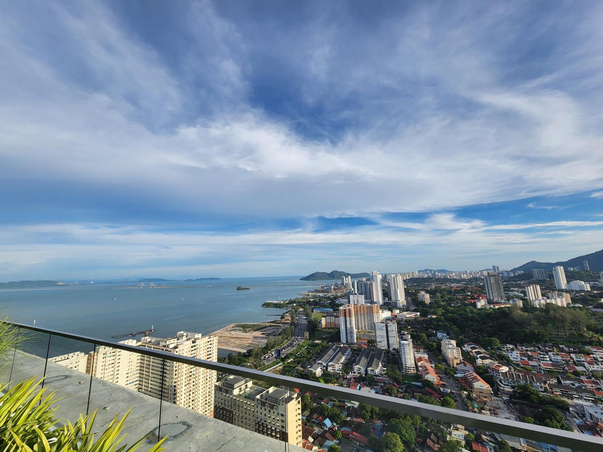 Urban Suites - Penang Jelutong Bagian luar foto