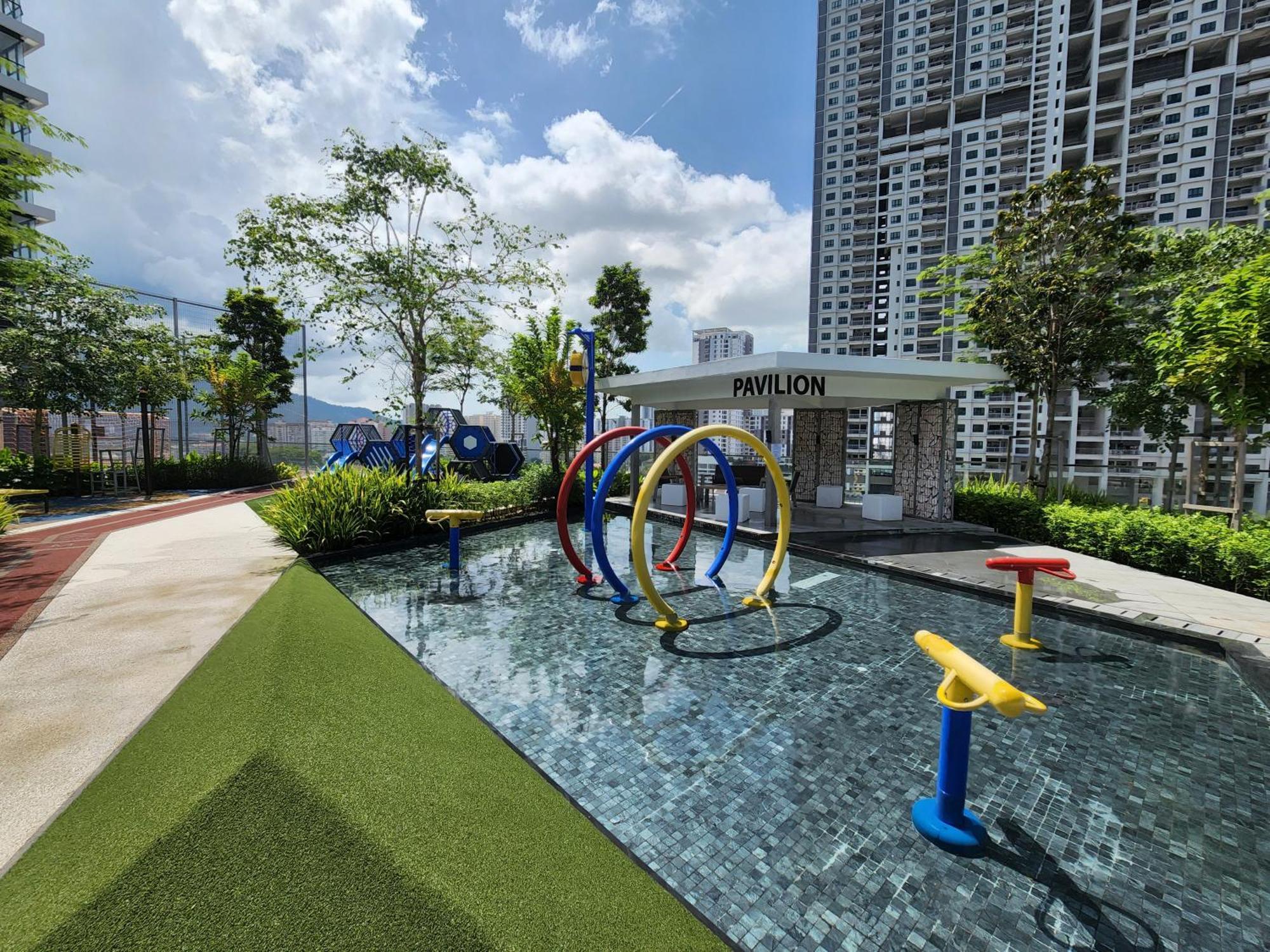 Urban Suites - Penang Jelutong Bagian luar foto