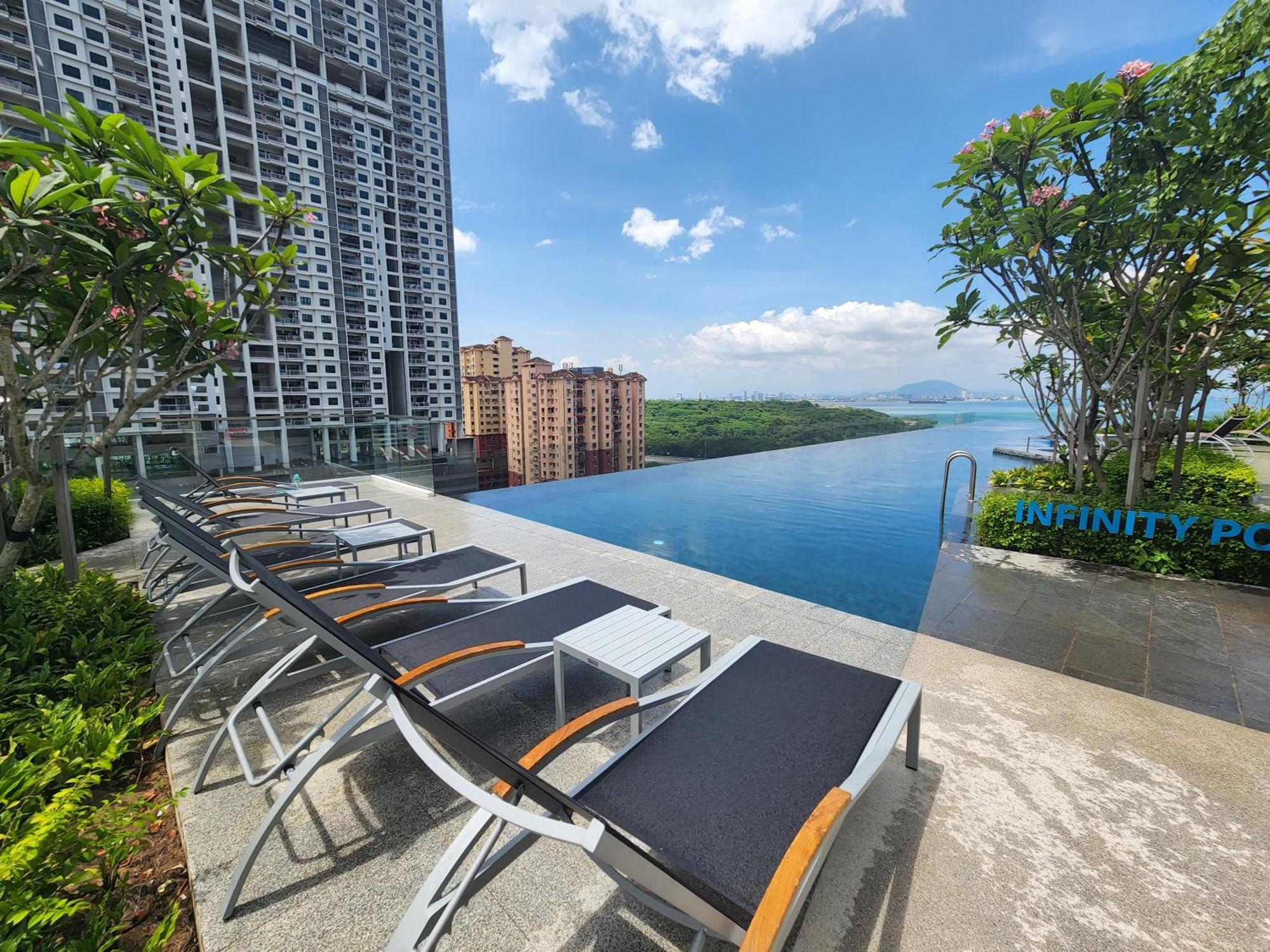 Urban Suites - Penang Jelutong Bagian luar foto